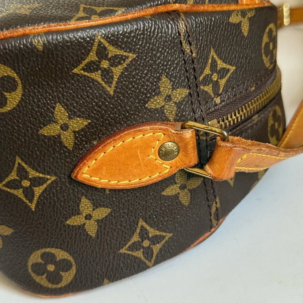 Louis Vuitton Blois Monogram Crossbody Bags 🌟 - Picture 7 of 14